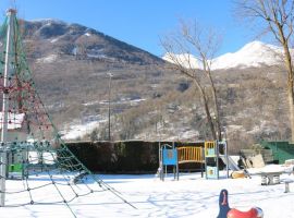 Airotel Pyrénées aire jeux.JPG