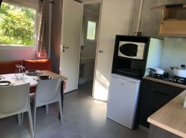Airotel Pyrénées Mobil-home 2 chambres..jpg